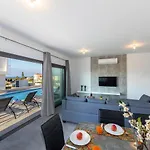 Marlene, Walking Distance To Coral Beach! *