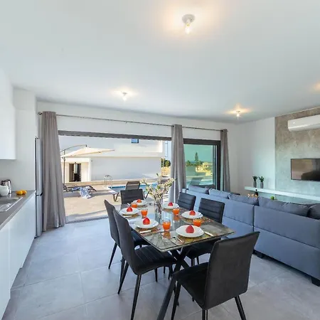 Marlene, Walking Distance To Coral Beach! ヴィラ *