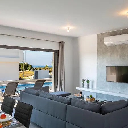 别墅 Marlene, Walking Distance To Coral Beach! *