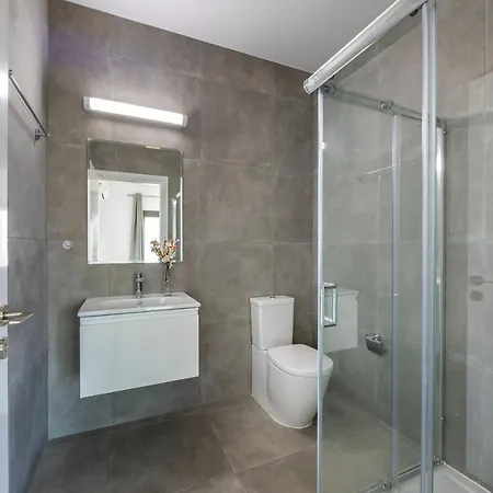 Marlene, Walking Distance To Coral Beach! Peyia