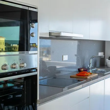Marlene, Walking Distance To Coral Beach! Villa *