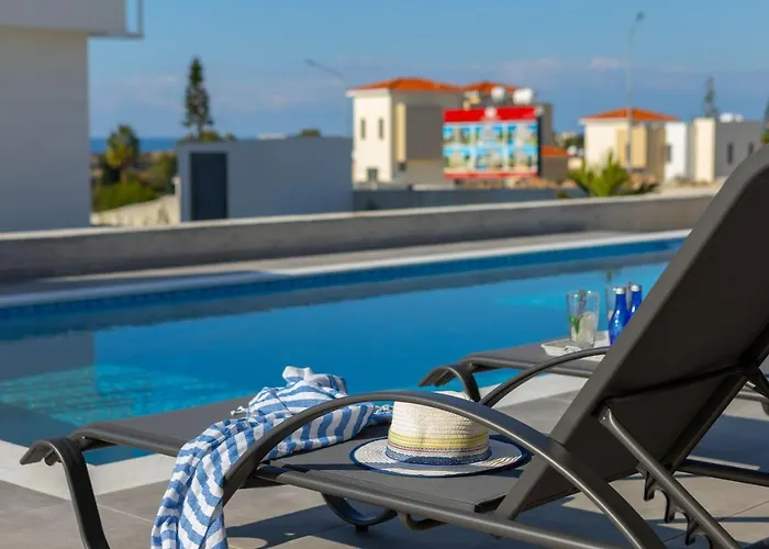 Marlene, Walking Distance To Coral Beach! * ペイヤ