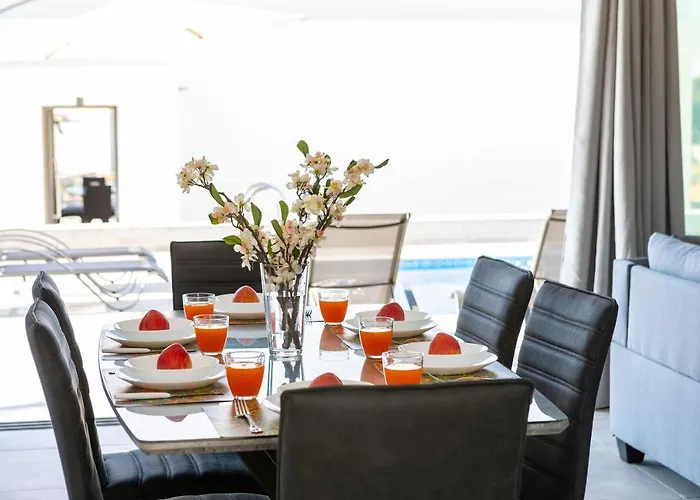 Marlene, Walking Distance To Coral Beach! Vila *