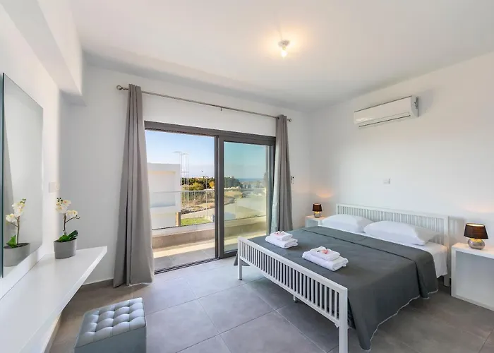 Marlene, Walking Distance To Coral Beach! * Pegeia